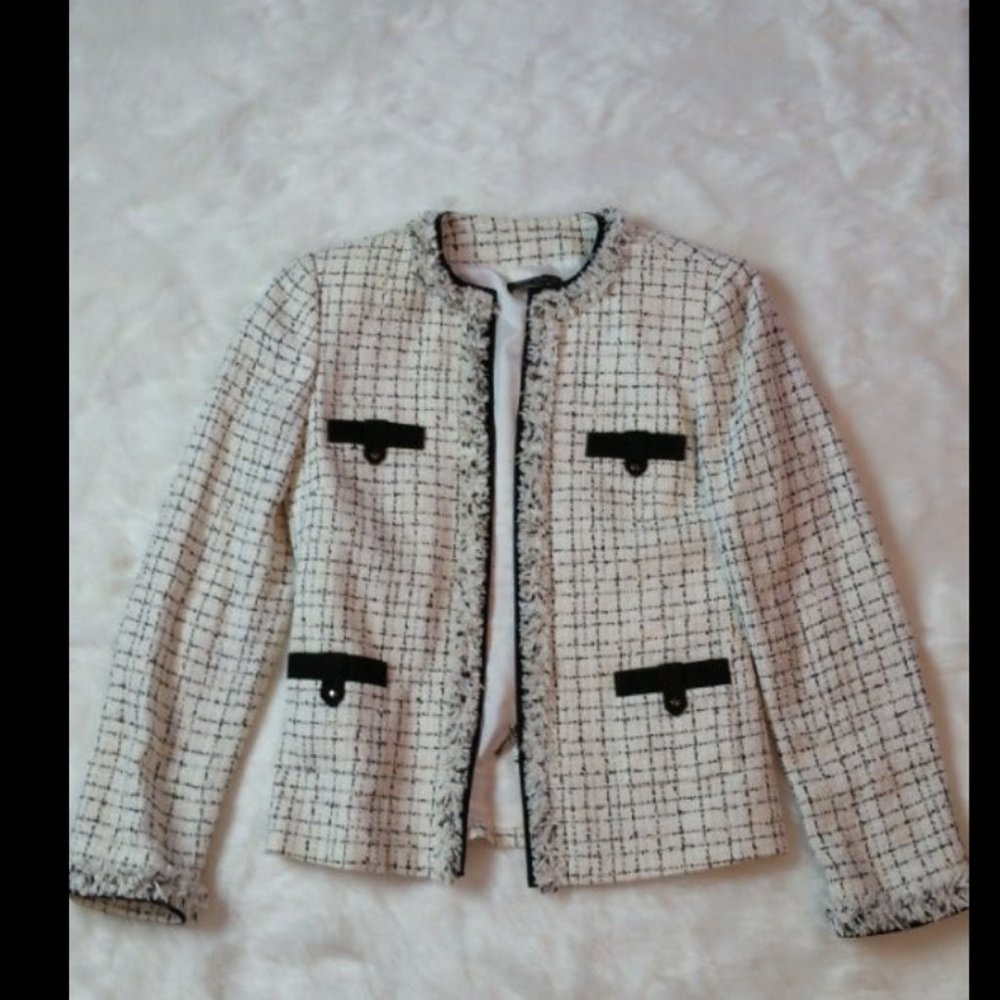 Tahari black white boucle jacket size 4